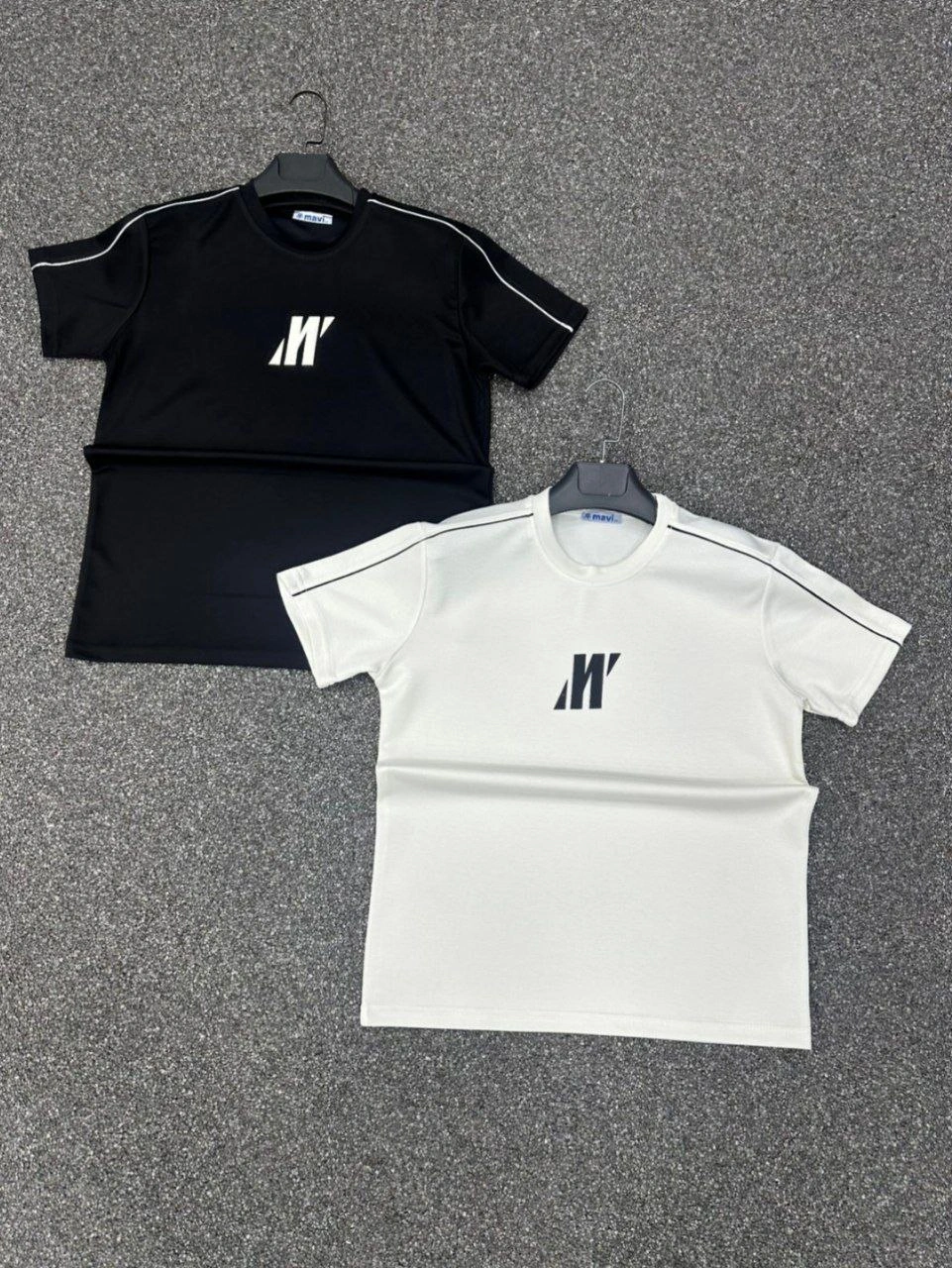 Футболка с принтом черная